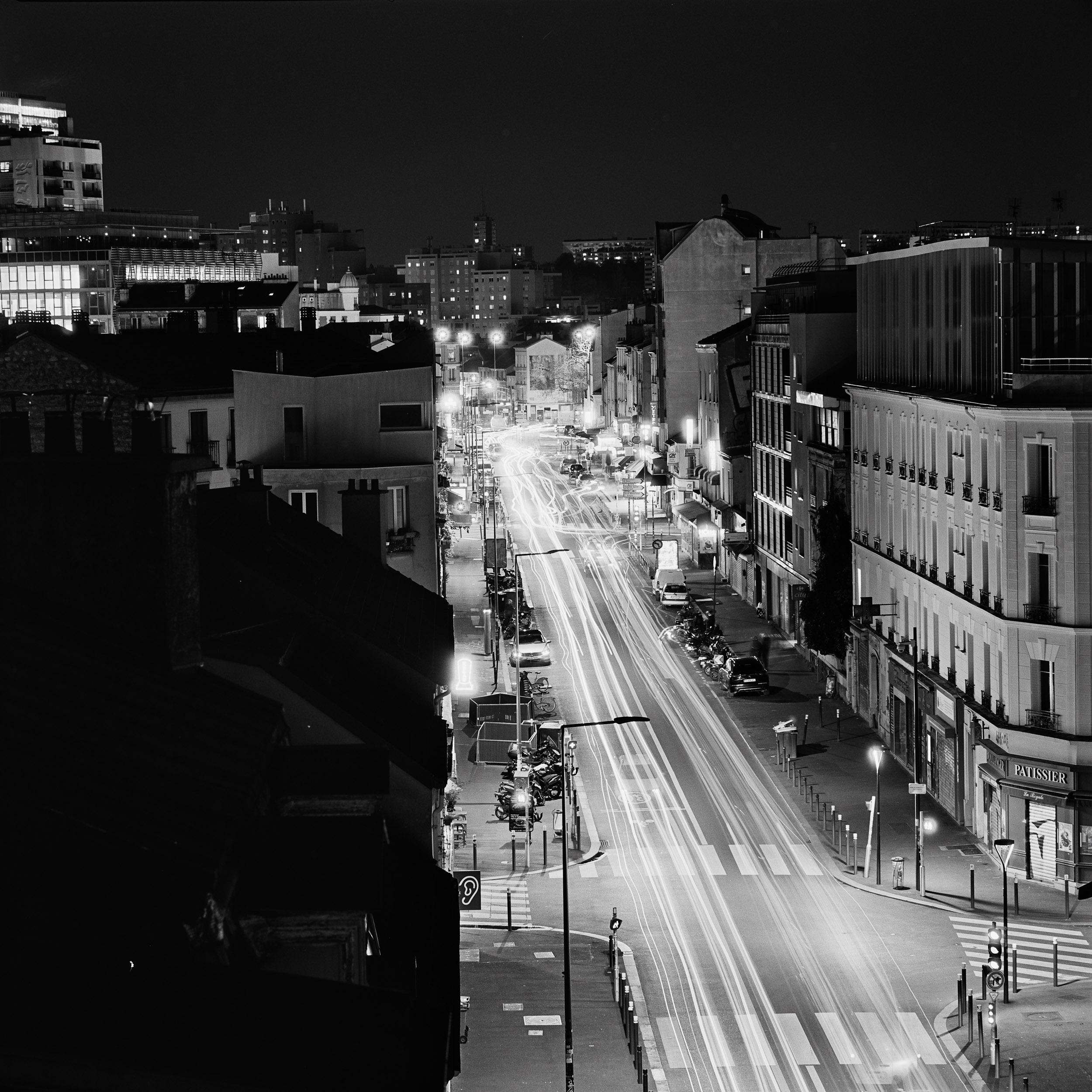 night view of Montreuil, shot on Kentmere 100 by Emmanuel Pineau