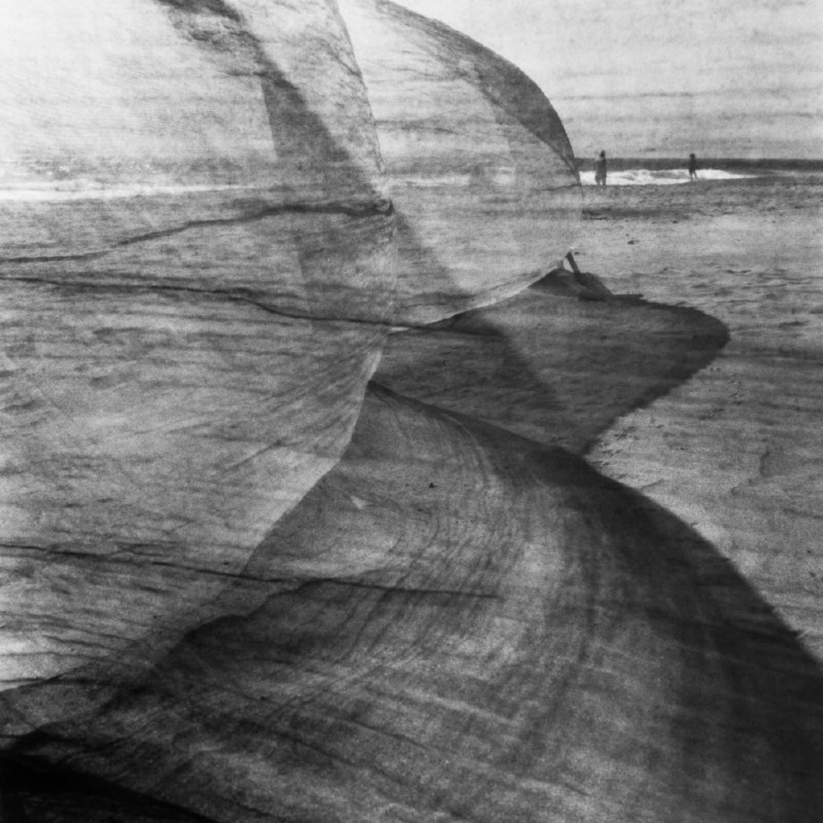 Large curtains stretched across a beach in Tenerife, from the series Les limites du territoire by Emmanuel Pineau