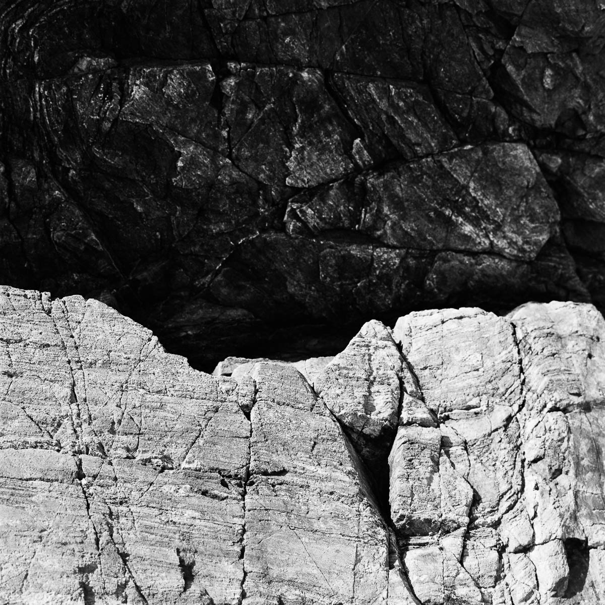 Abstract composition with dark and light rocks, from the series Les limites du territoire by Emmanuel Pineau