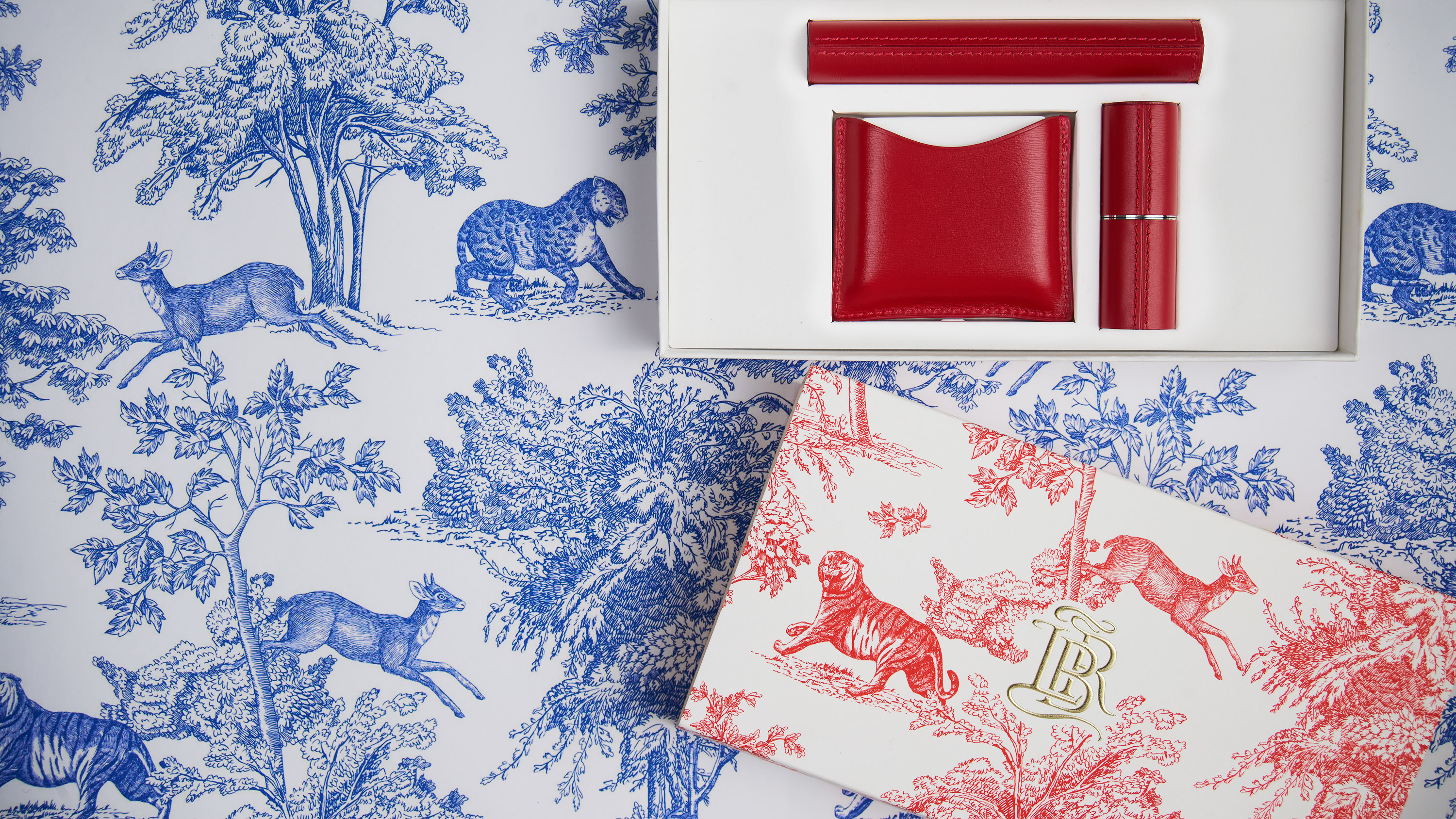 La Bouche Rouge - Antic Gold, still life photography by Emmanuel Pineau