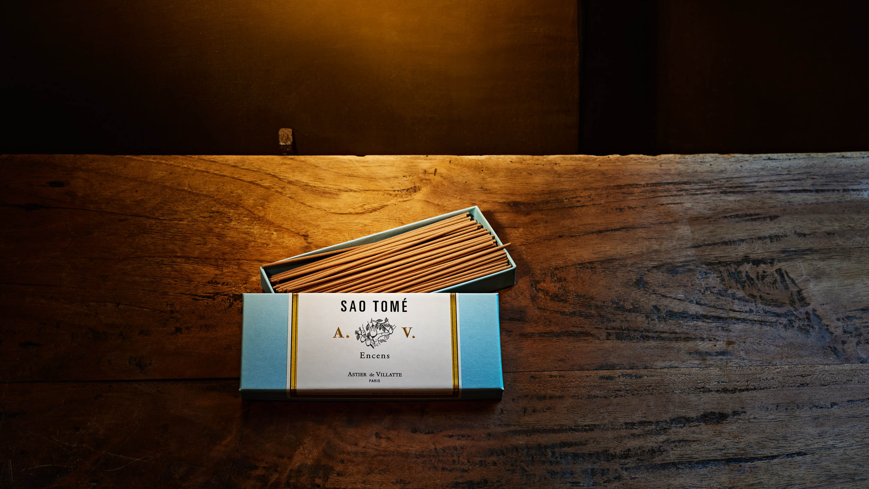 Sao Tomé incense by Astier de Villatte, still life photography by Emmanuel Pineau