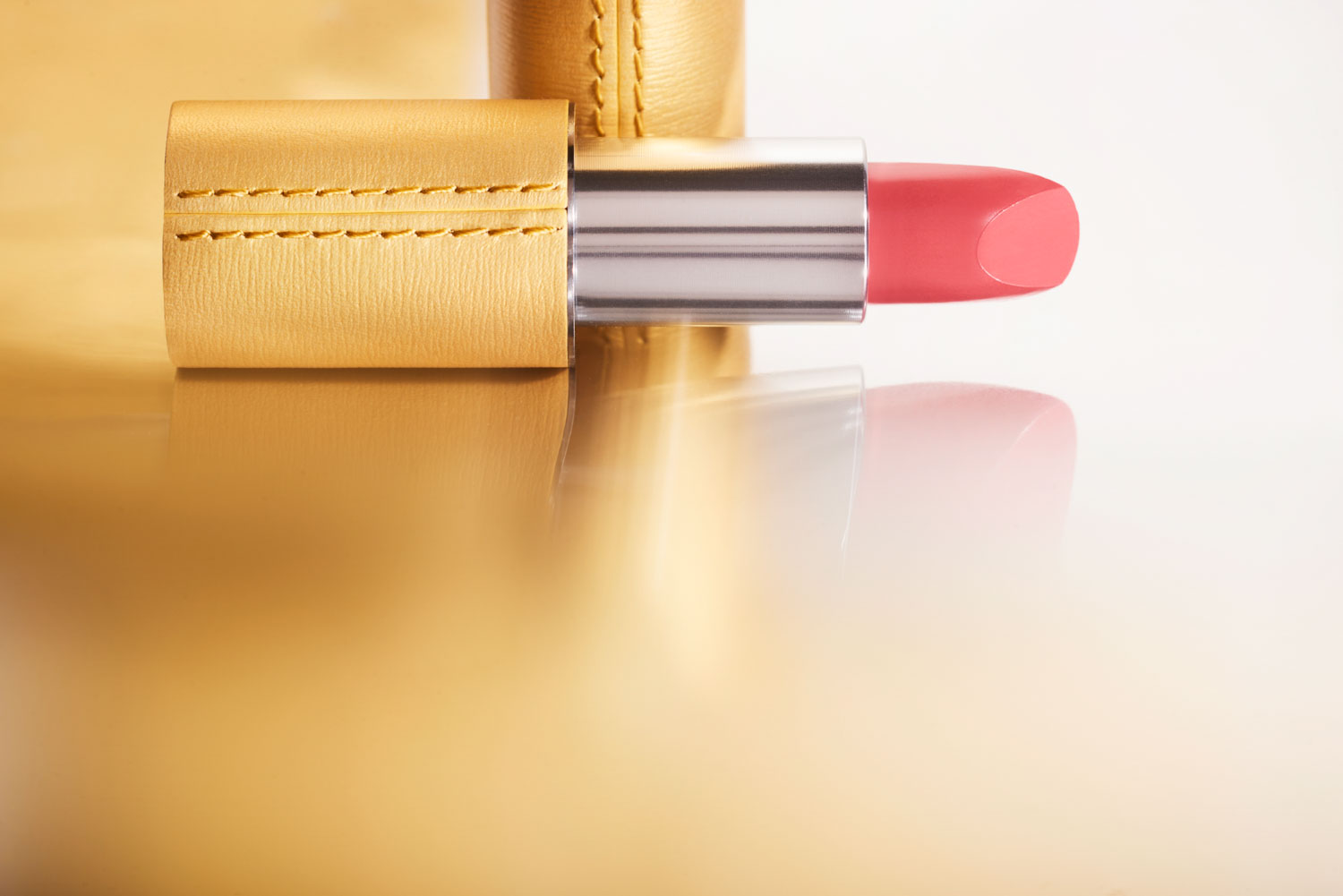 La Bouche Rouge - Antic Gold, still life photography by Emmanuel Pineau
