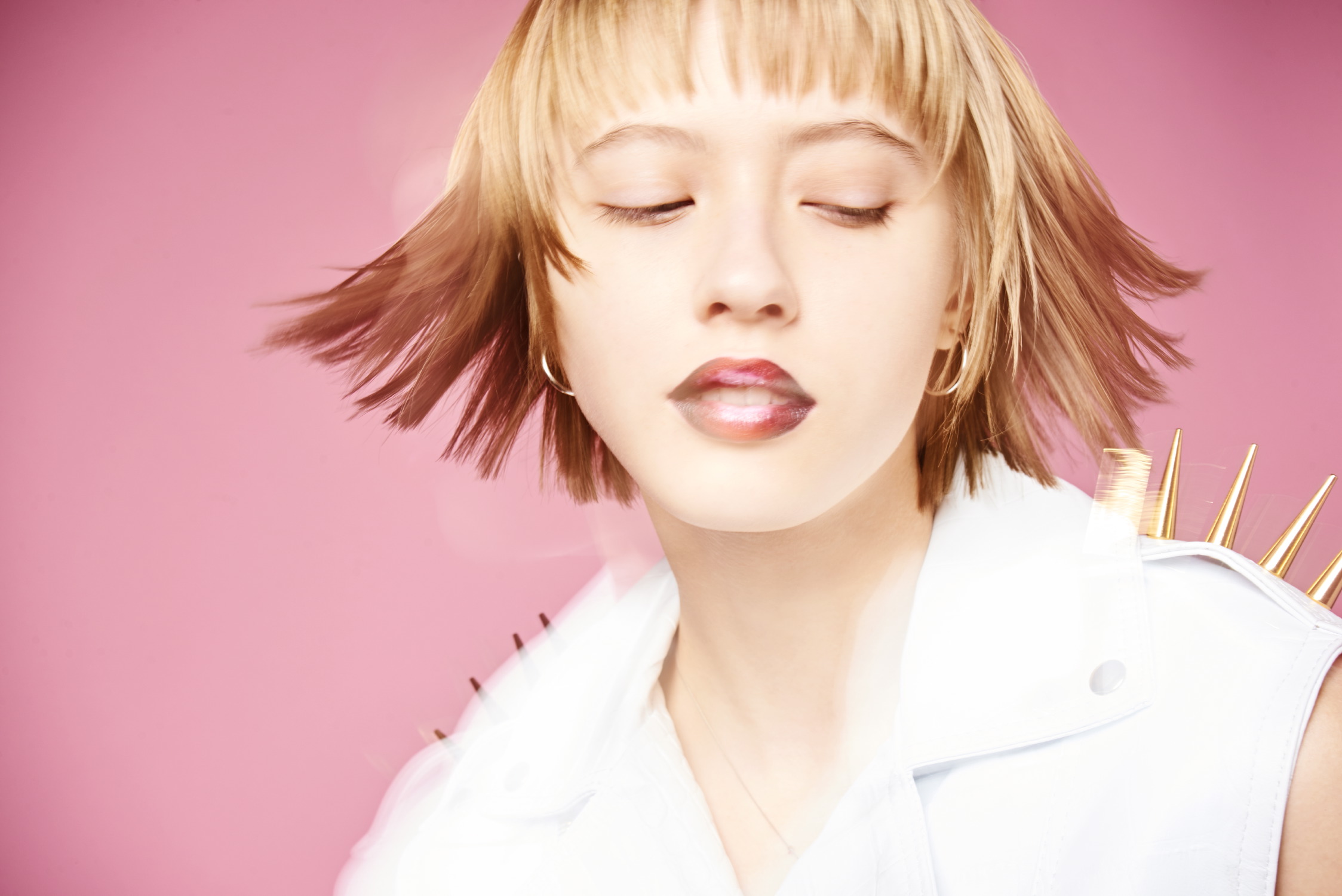 Girls and Roses, beauty story for Vogue.it by Sophie Delaporte